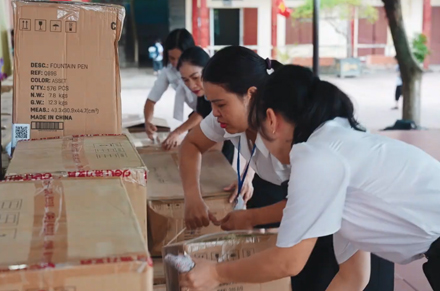 Deli Vietnam Supports Phu Thu Primary School with Donation of 15, 000 Stationery Packs