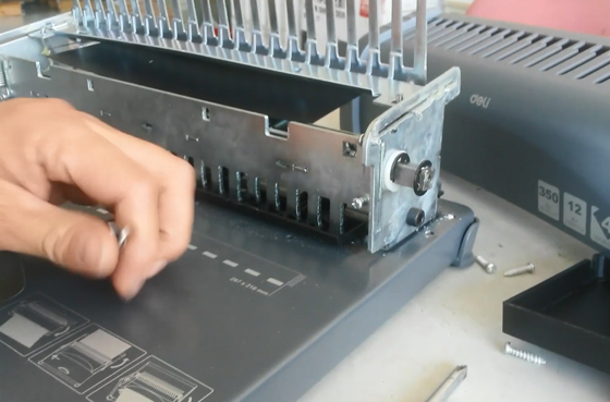 02 3871 Replace the spring