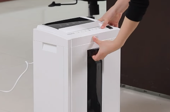 01 Deli ET051 Paper Shredder