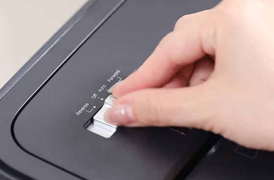 01 Deli E9939 Portable Paper Shredder