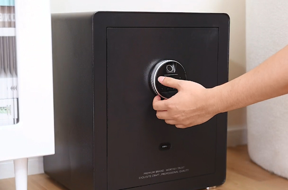 01 Deli ET633 Household Safe Box